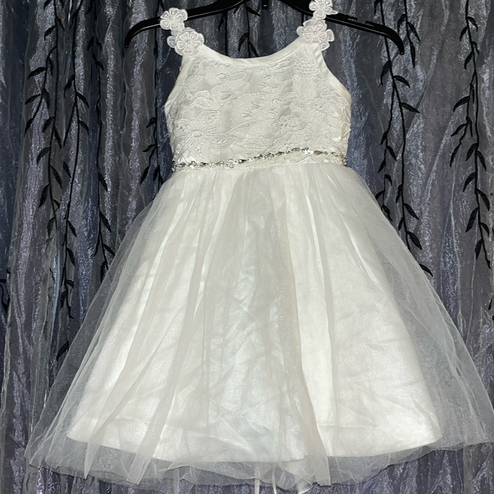 Beautiful flower girl dress with belt and butt bow